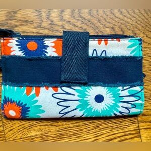 Thirty-One Retro Metro Cloth Wallet